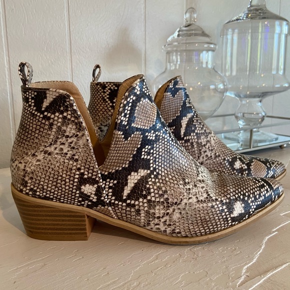 Snakeskin booties - Picture 1 of 4